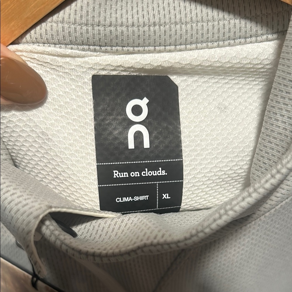 On Running Light Gray Zip-Up Jacket - Picture 11 of 15